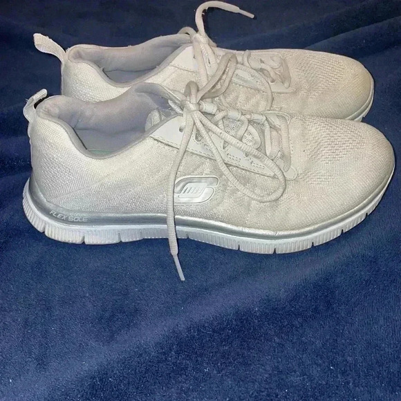 Skechers Memory Form Sneakers - Picture 3 of 4